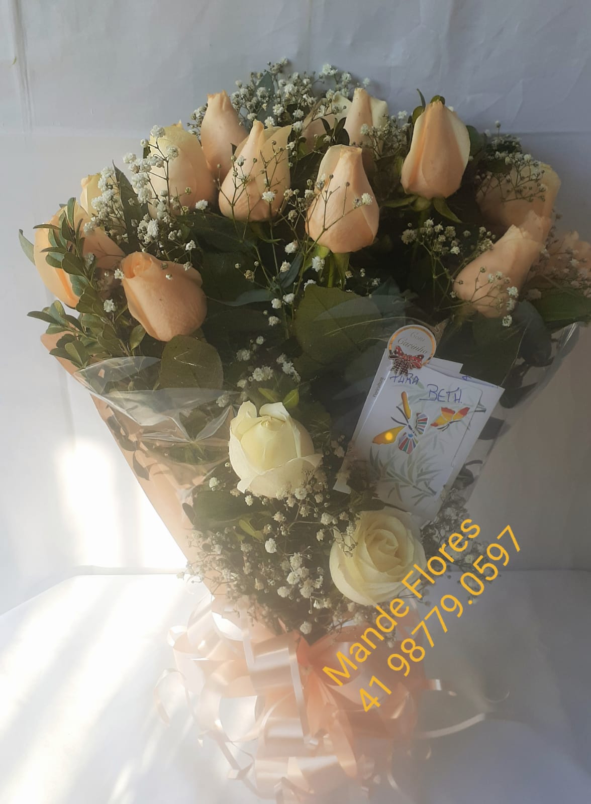 Arranjo com 12 rosas champanhe